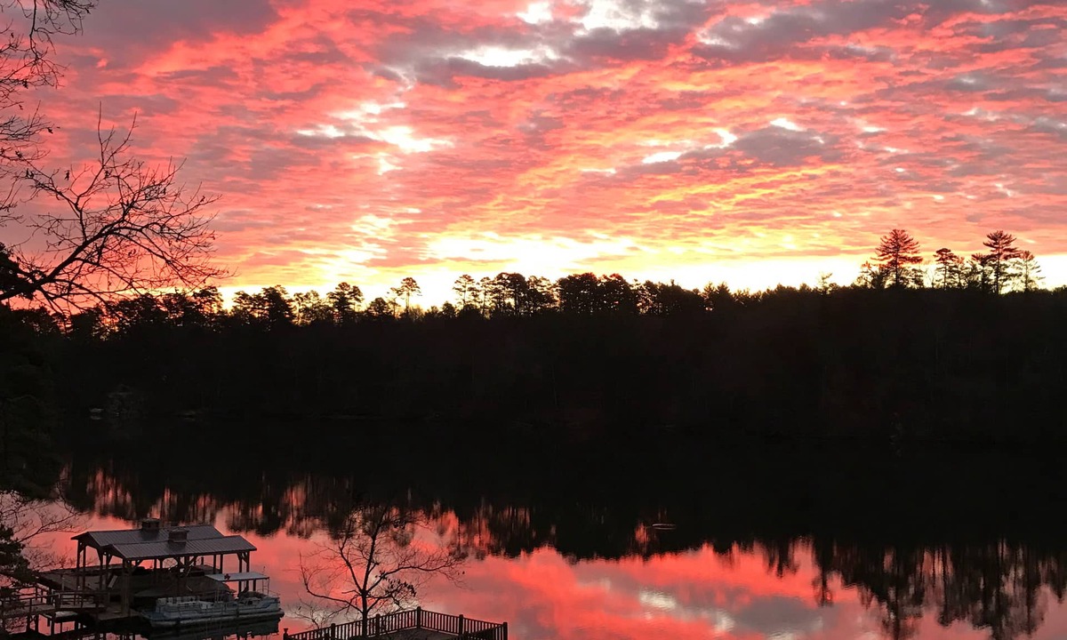 Northlakes Apartment | Peaceful Lakefront Serenity