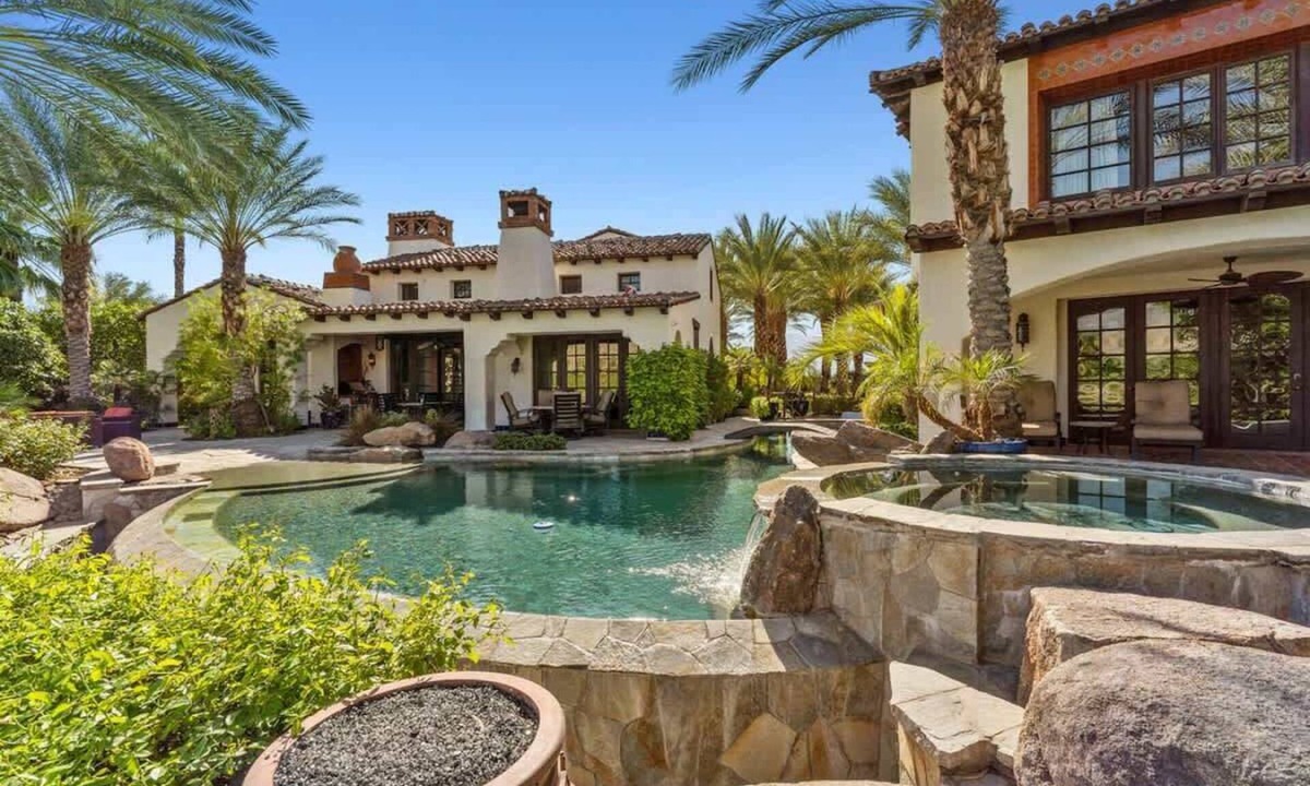 Indio House | Peaceful Lakefront Villa with Pool and Dock Access