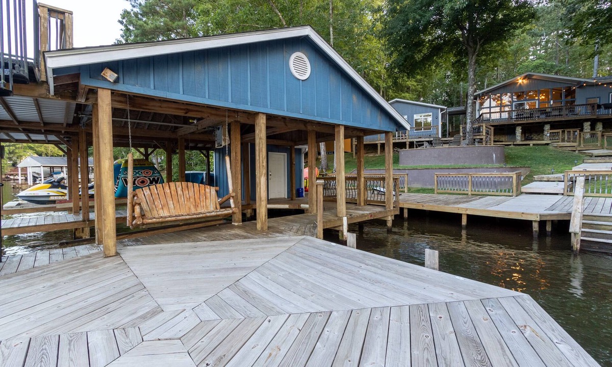 Pasture Gate House | Peaceful lakehouse on deep water cove, firepit, tiki bar