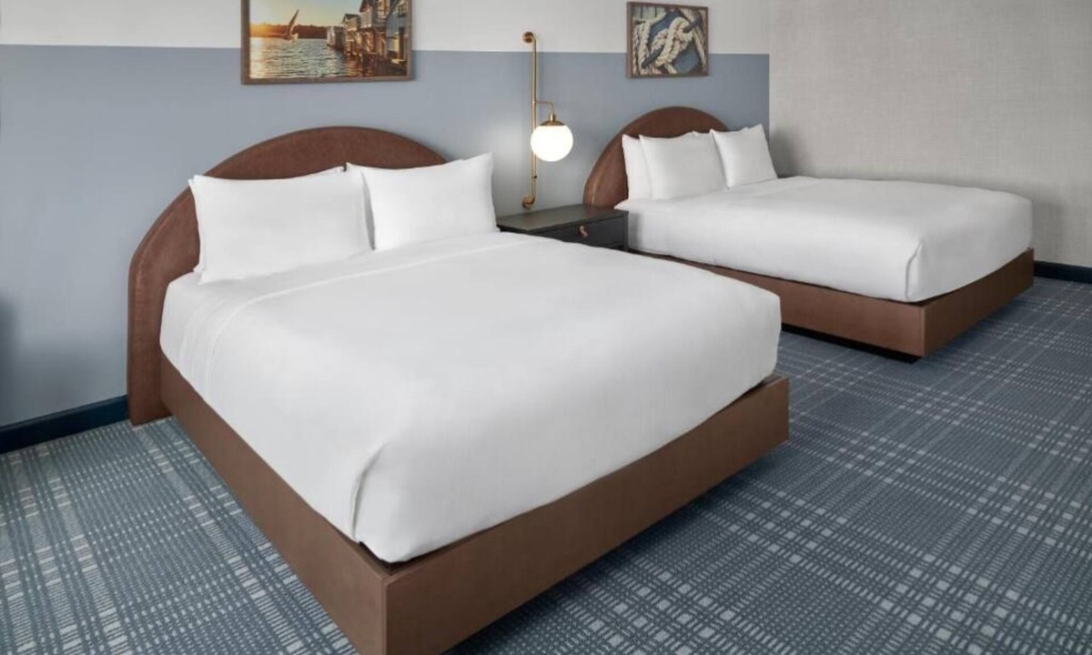 Canandaigua Hotel | Peaceful Lakeside Stay with Pool and Kayaking Fun l 2 Lake View Rooms