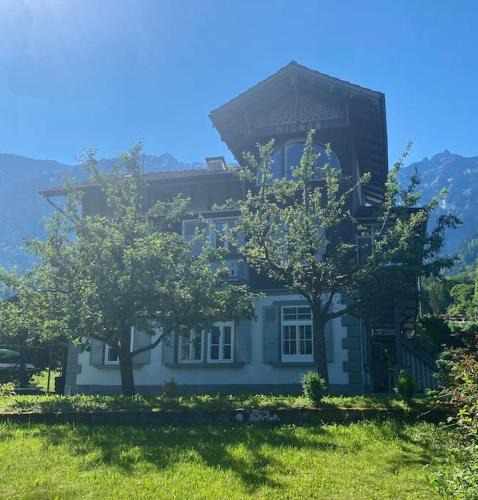 Boenigen Apartment | Peaceful Lakeside Chalet with Garden and Parking - Chalet Mignon