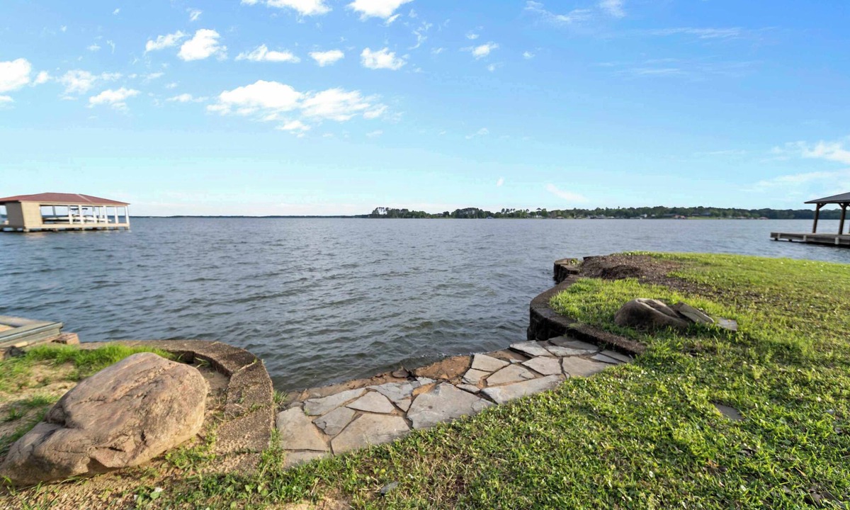 Coffee City House | Peaceful Lakeside Serenity on Lake Palestine