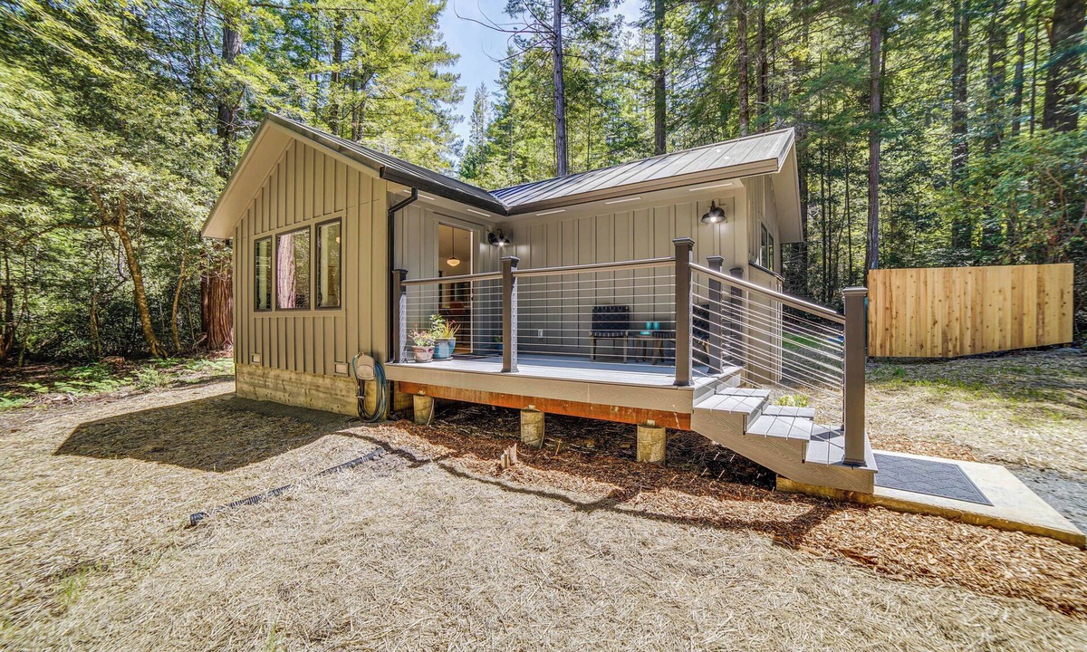 Mendocino Cottage | Peaceful Mendocino Cottage Surrounded By Redwoods