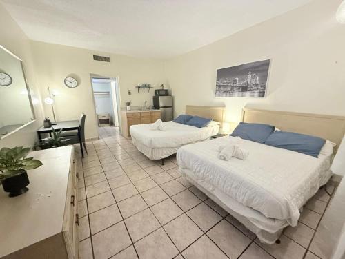 Hallandale Beach Apartment | Peaceful Miami Studio Spot 2335
