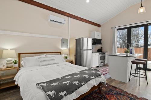 Canandaigua House | Peaceful Mini Home Near The Lake