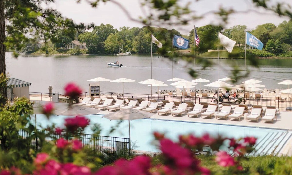 Irvington Hotel | Peaceful, Modern Room Perfect for Groups Seeking Relaxing Waterfront Experience