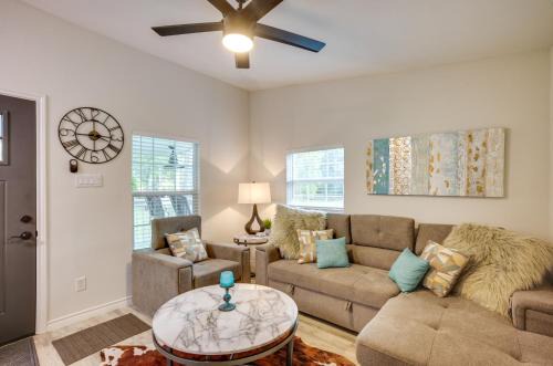 Montgomery House | Peaceful Montgomery Vacation Rental w/Porch!