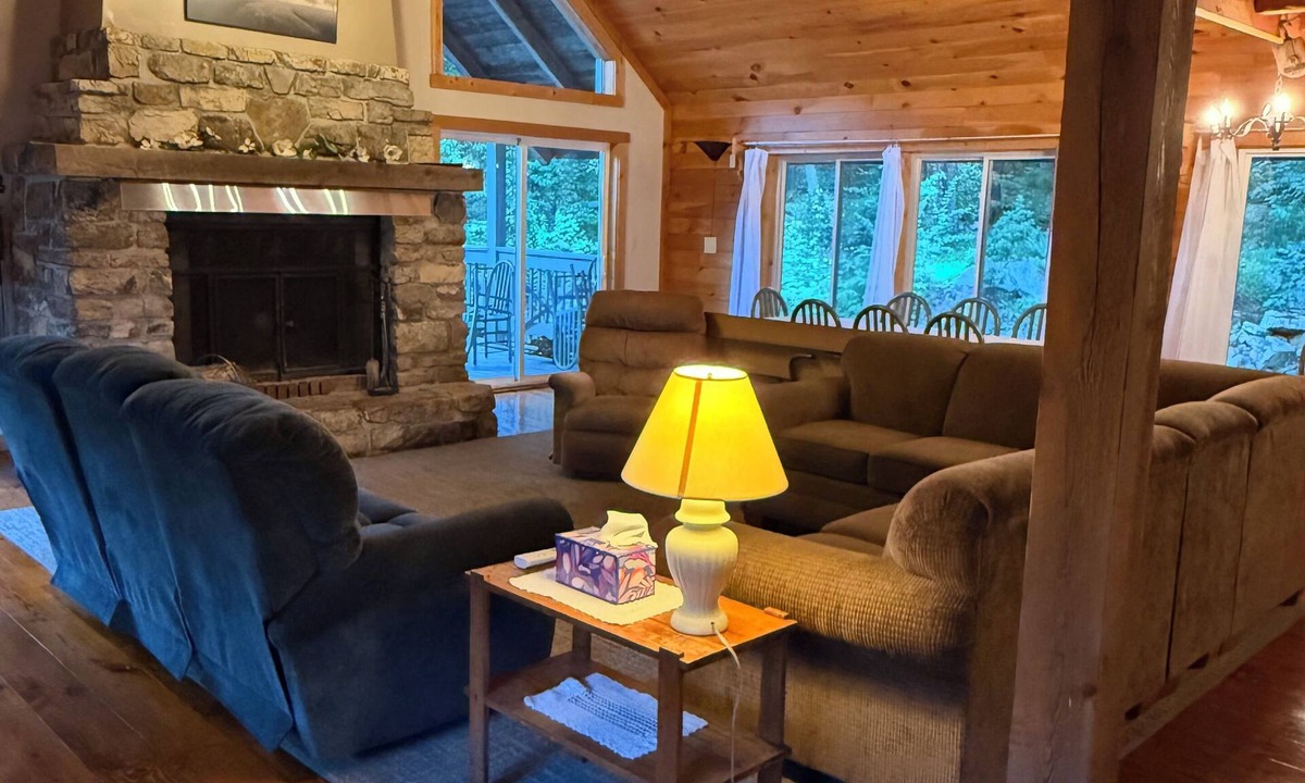 Mifflinburg Cabin | Peaceful mountain retreat combining rustic charm and modern comfort