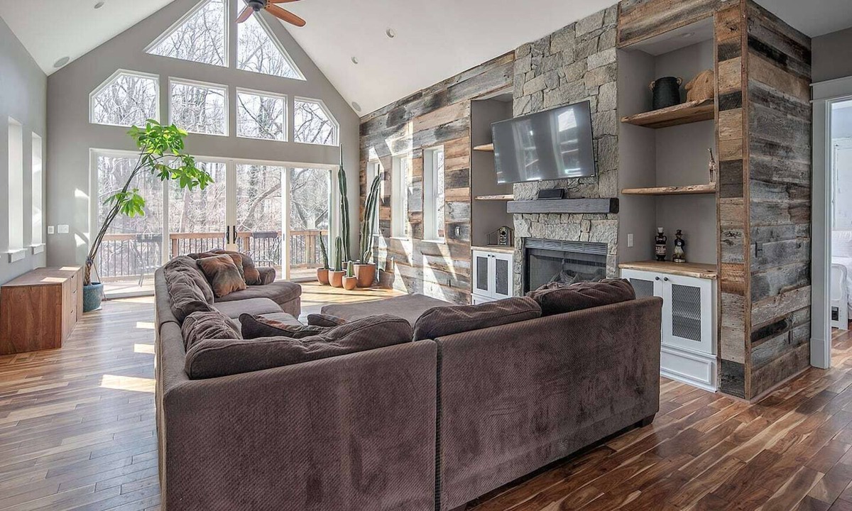 Mountainbrook House | Peaceful Mountainbrook SouthPark Haven | Creekside