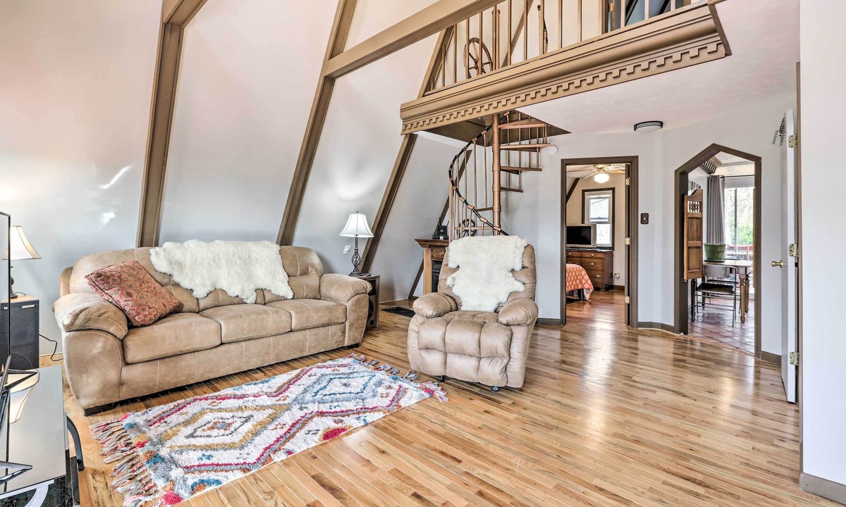 Mount Sterling Cottage | Peaceful Mt Sterling Cabin: Deck & Fire Pit!