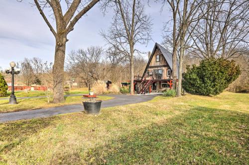 Mount Sterling House | Peaceful Mt Sterling Cabin: Deck & Fire Pit!
