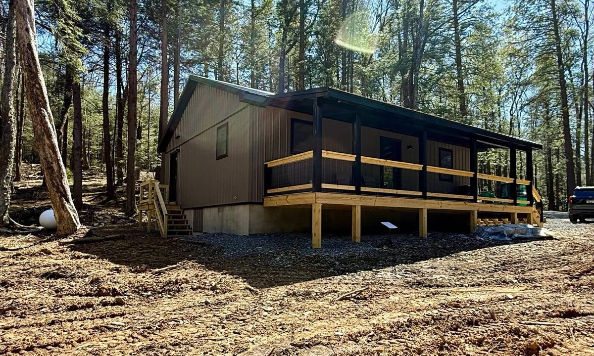 Aurora Cabin | Peaceful new 2-bedroom cabin with AC/WIFI in charming Aurora, near Thomas/Davis