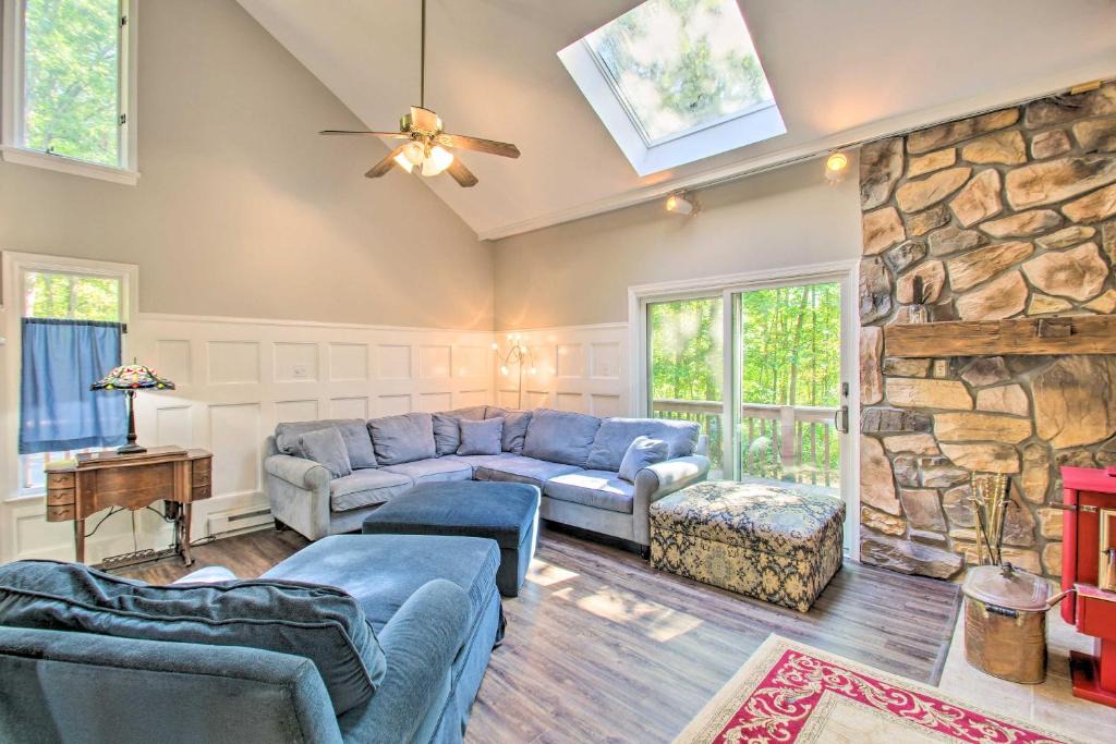 New Market House | Peaceful New Market Cabin w/Deck & Fire Pit!