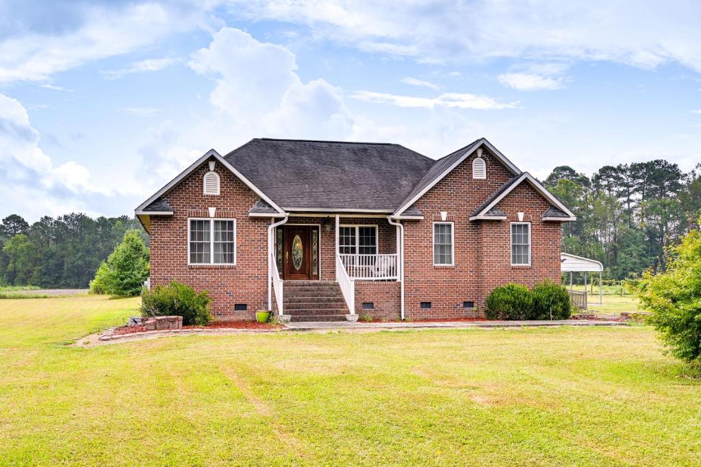 Ernul House | Peaceful North Carolina Getaway w/Large Deck!