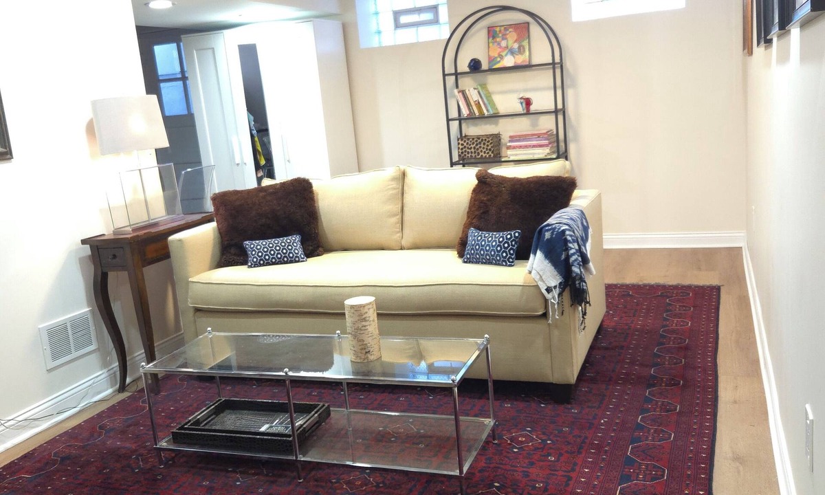 Norwood Park West Apartment | Peaceful Norwood Nest- elevated comfort! Walkable, near O'Hare