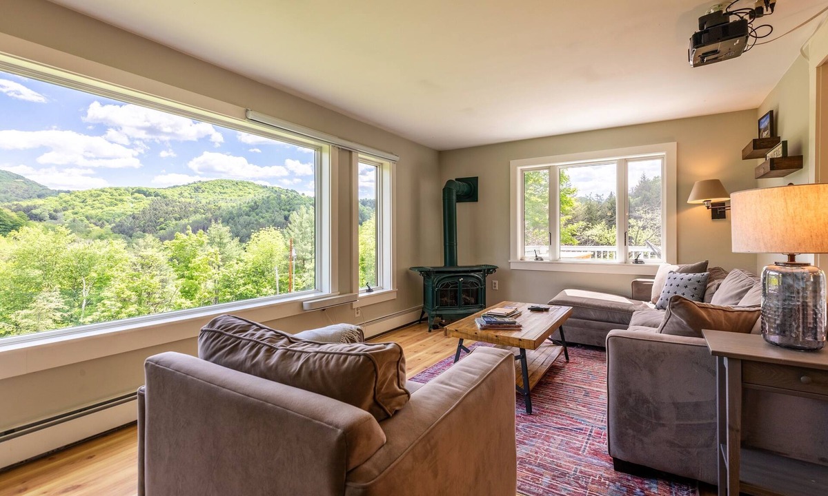 South Pomfret House | Peaceful oasis, stunning views, less than 10 mins from Woodstock Village