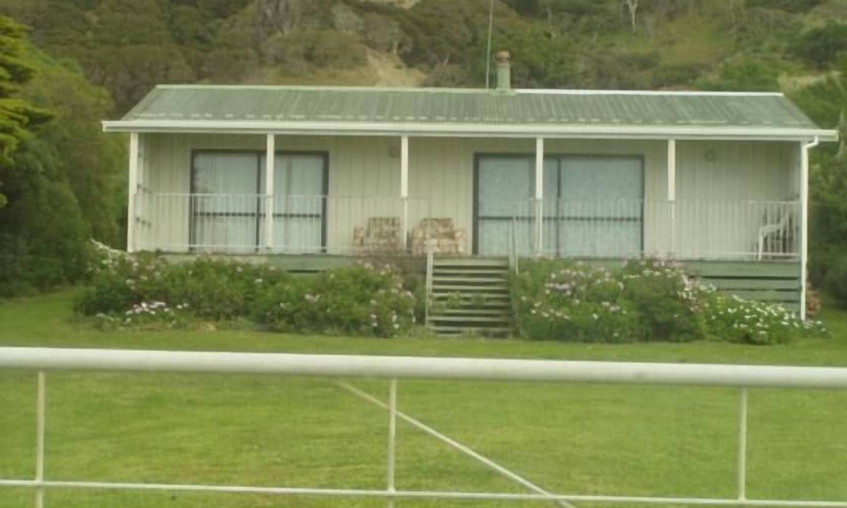 Mataikona House | Peaceful Ocean-front holiday home
