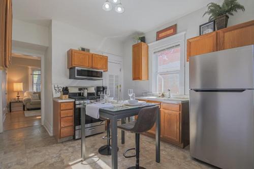 Forest Park Apartment | Peaceful One Bedroom Home near Chicago
