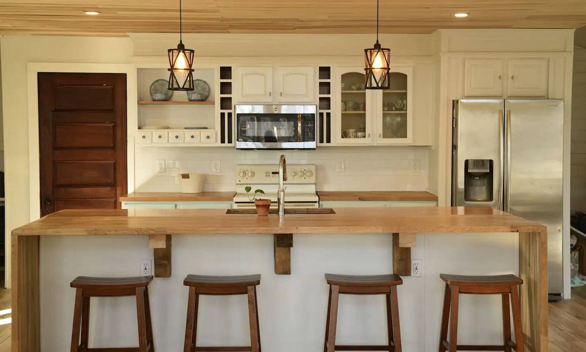 Mac Mahan House | Peaceful Open Concept 10 mins to Beach