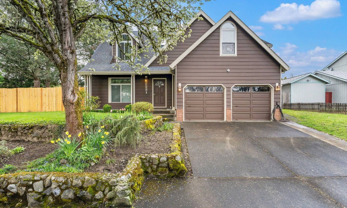 Troutdale House | Peaceful Parkside Pad - Game Room