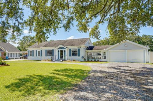 Baldwin House | Peaceful Patio & Sunroom: Baldwin Retreat
