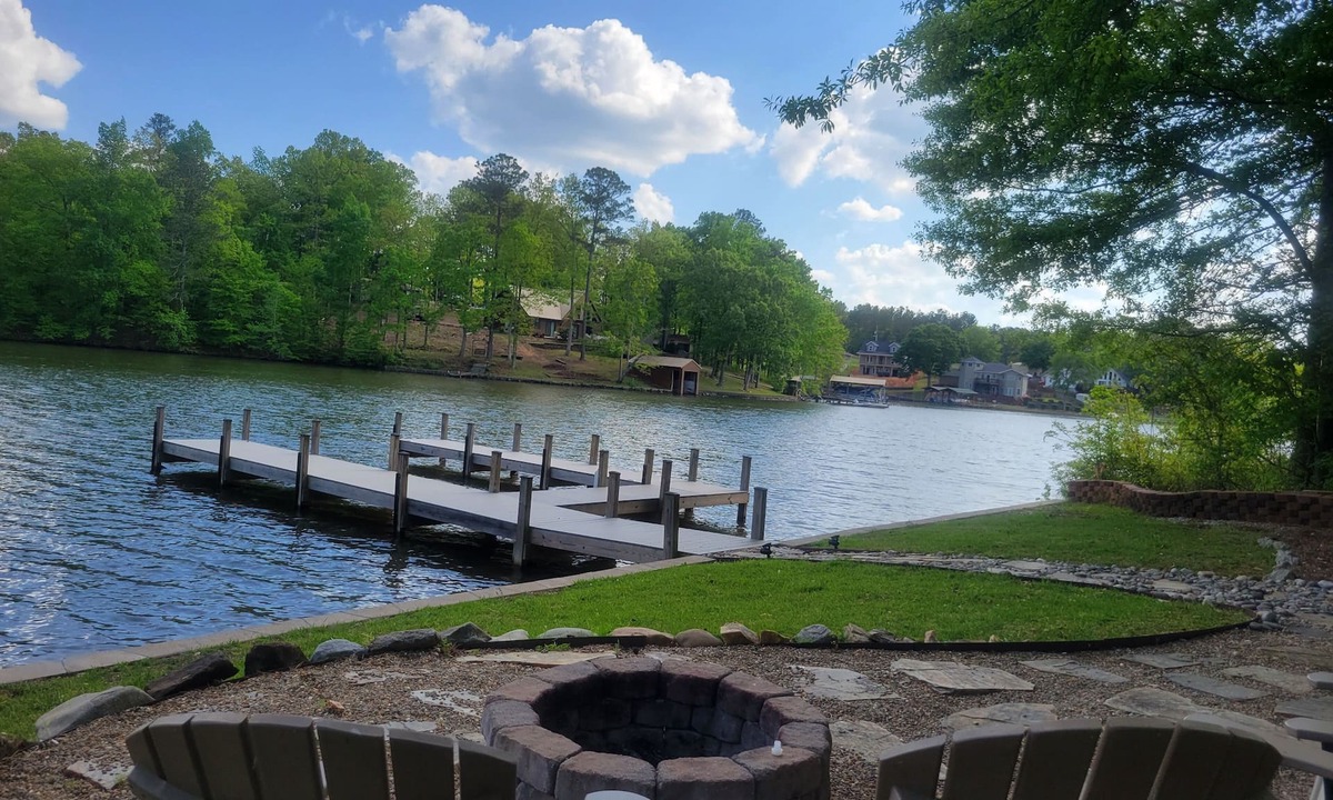 Cross Hill Cottage | Peaceful Pet Friendly 3BR 2BA Cottage w/dock!