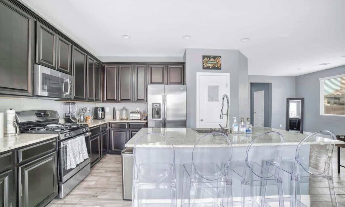 Whitney House | Peaceful, Pet Friendly & Gated