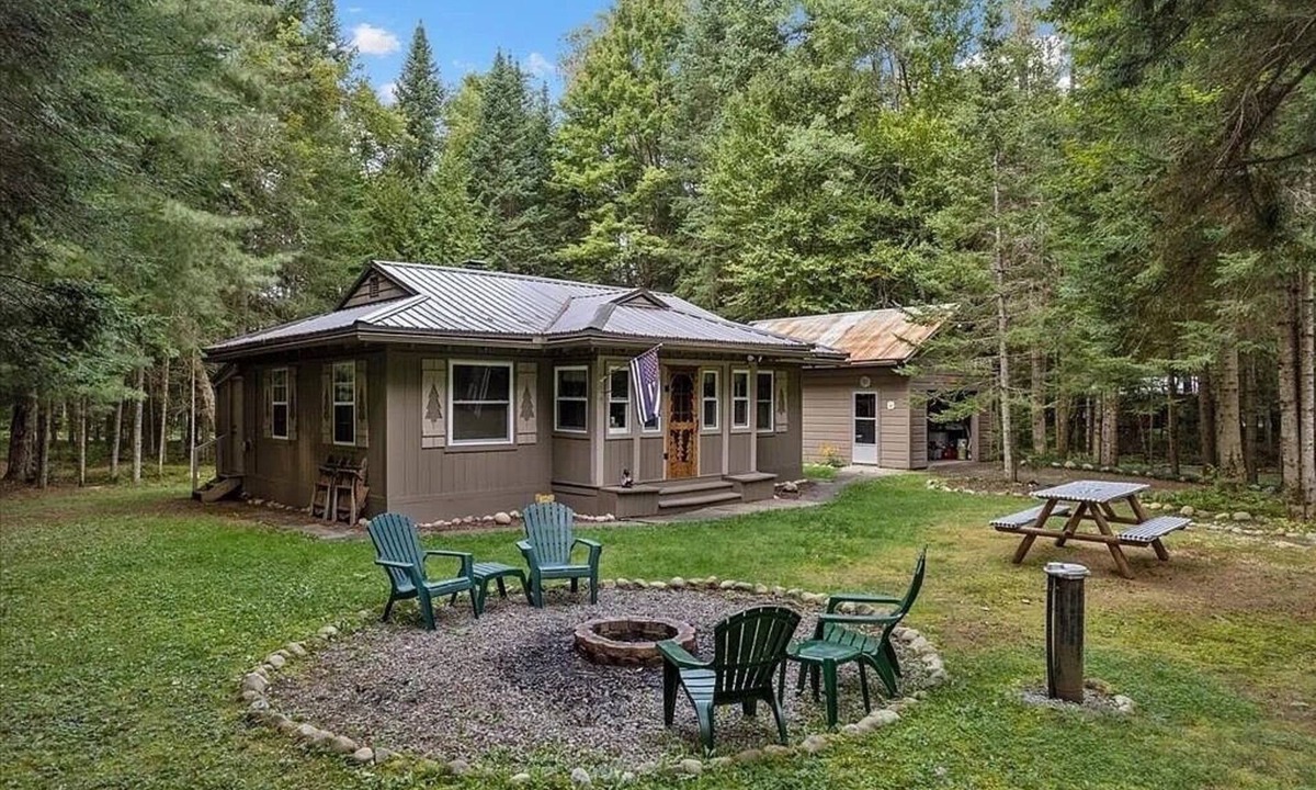 Town of Webb House | Peaceful Pines Cottage 5 minutes from Old Forge - Lake Access to Lake Tekini