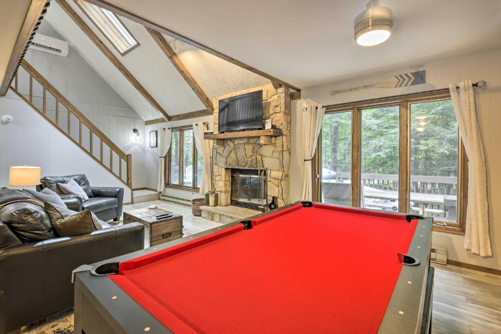 Pocono Pines House | Peaceful Poconos Hideaway Grill and Fire Pit!