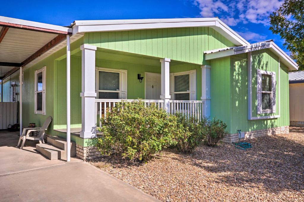 Portales House | Peaceful Portales Escape w/Patio & Grill!