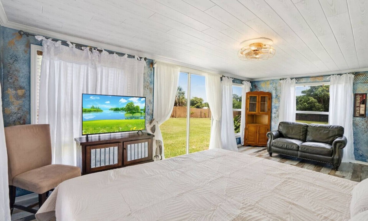 Valrico House | Peaceful | Private Hideaway | Huge Yard