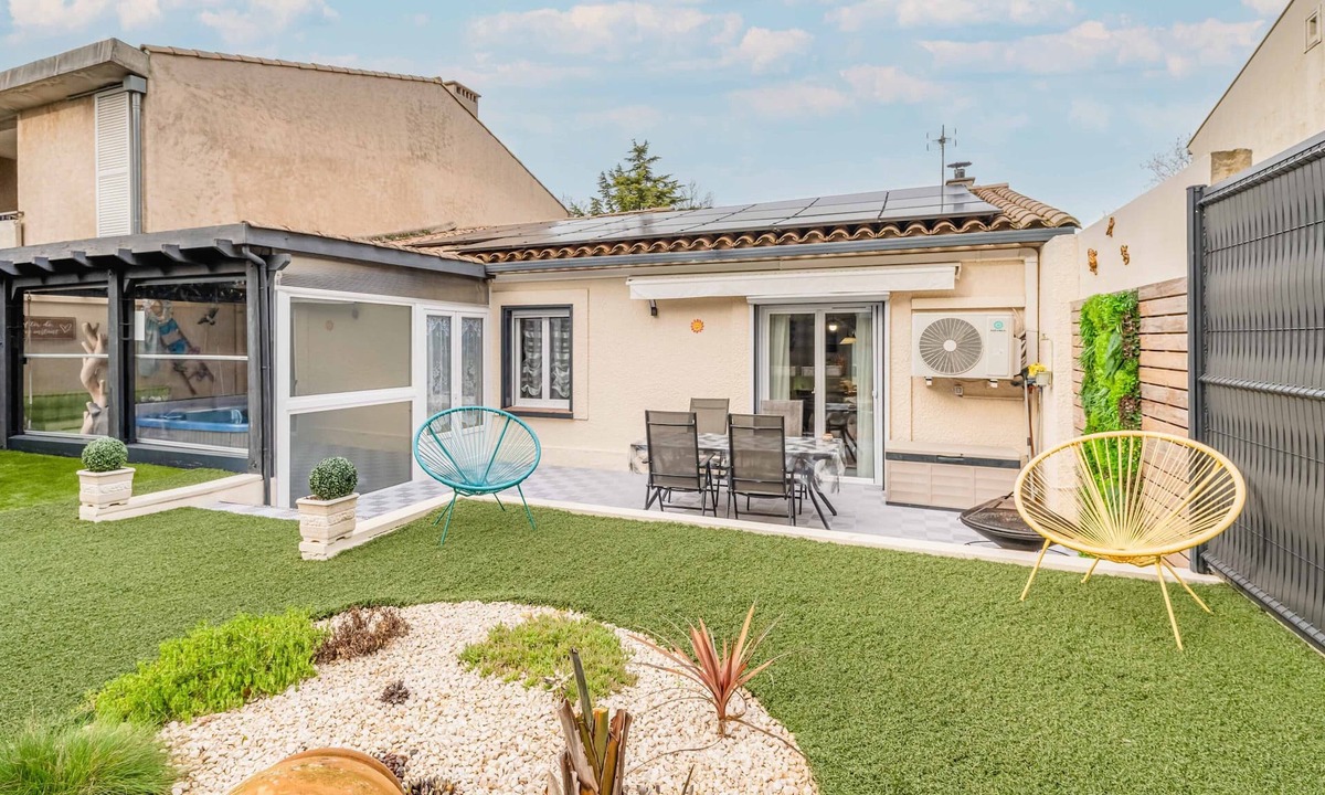Carcassonne House | Peaceful Retreat 2 Minutes from Carcassonne Medieval City with Private Pool, Jacuzzi, WiFi, AC