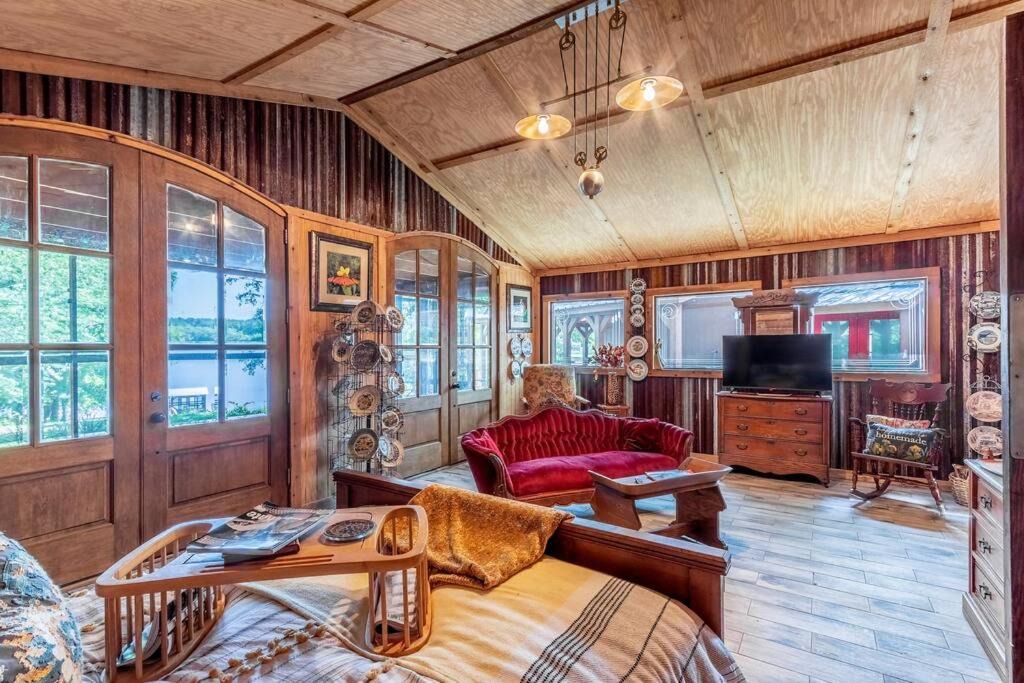 Gladewater House | Peaceful Retreat Lake Gladewater