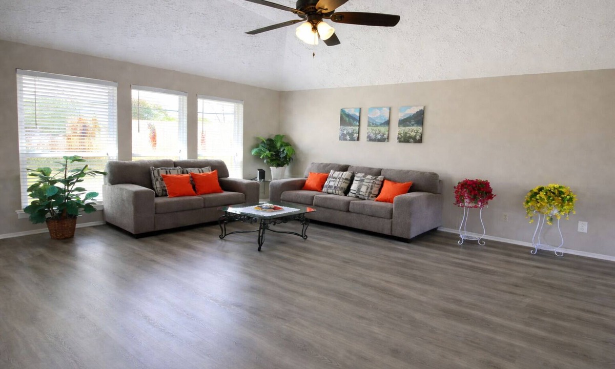 Southbelt/Ellington House | Peaceful Retreat Near NASA & Kemah 3BR/2BA
