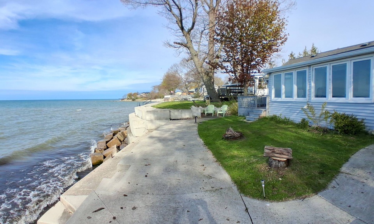 Hamilton Cottage | Peaceful retreat on the Shores of Lake Erie
