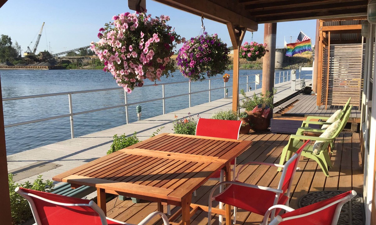 Hayden Island Boat Rental | Peaceful Retreat on the Columbia in the Heart of the Portland Vancouver Area