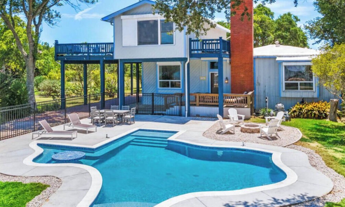 Dickinson House | Peaceful Retreat with Texas-Shaped Pool