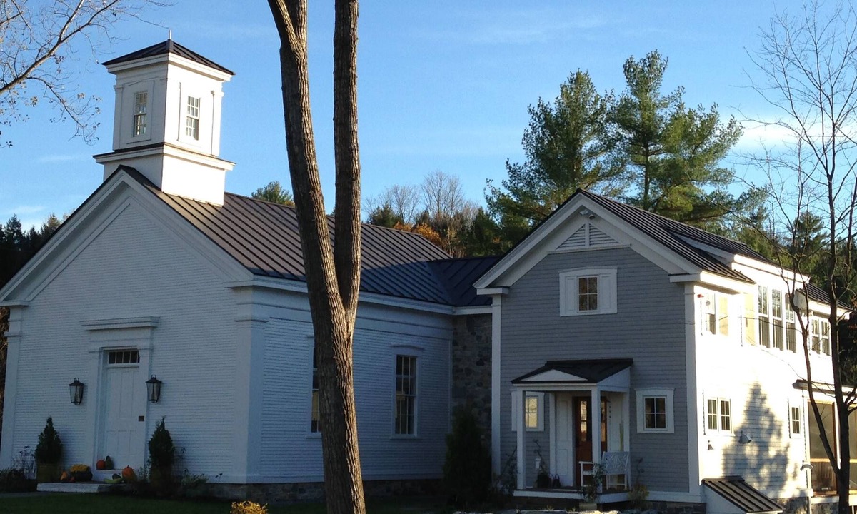 New Haven House | Peaceful riverfront elegance