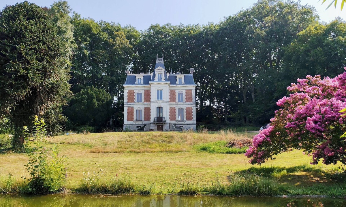 Luceau Other | Peaceful room at the château