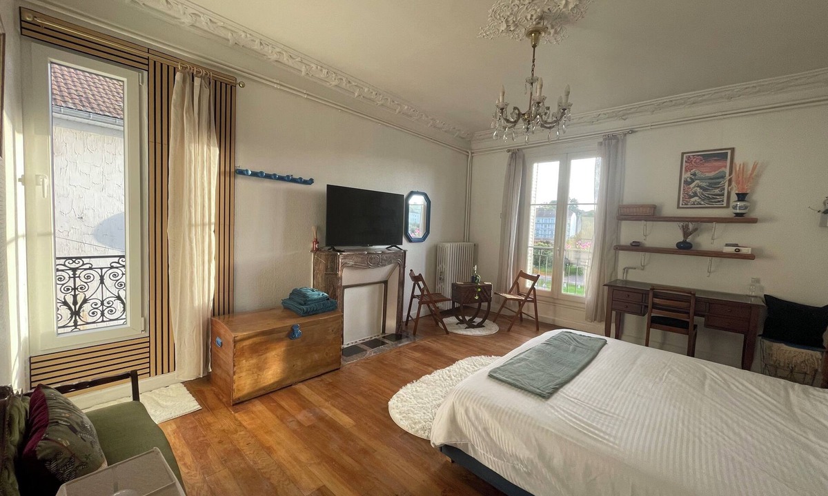 Contrexeville Bed & Breakfast | Peaceful room facing the spa-ch1