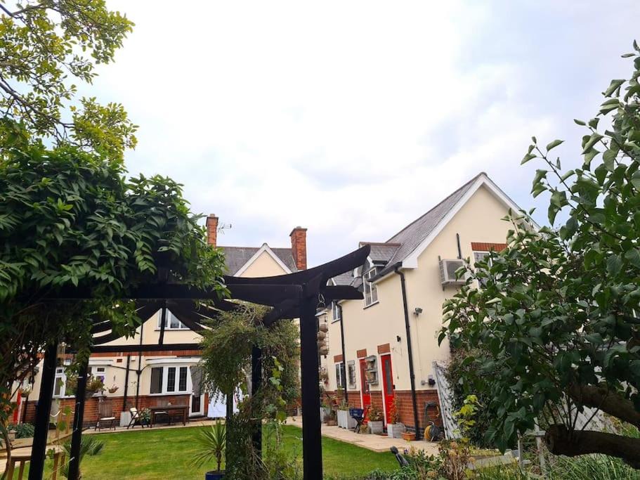 Hinckley Apartment | Peaceful self contained Studio in lovely garden.