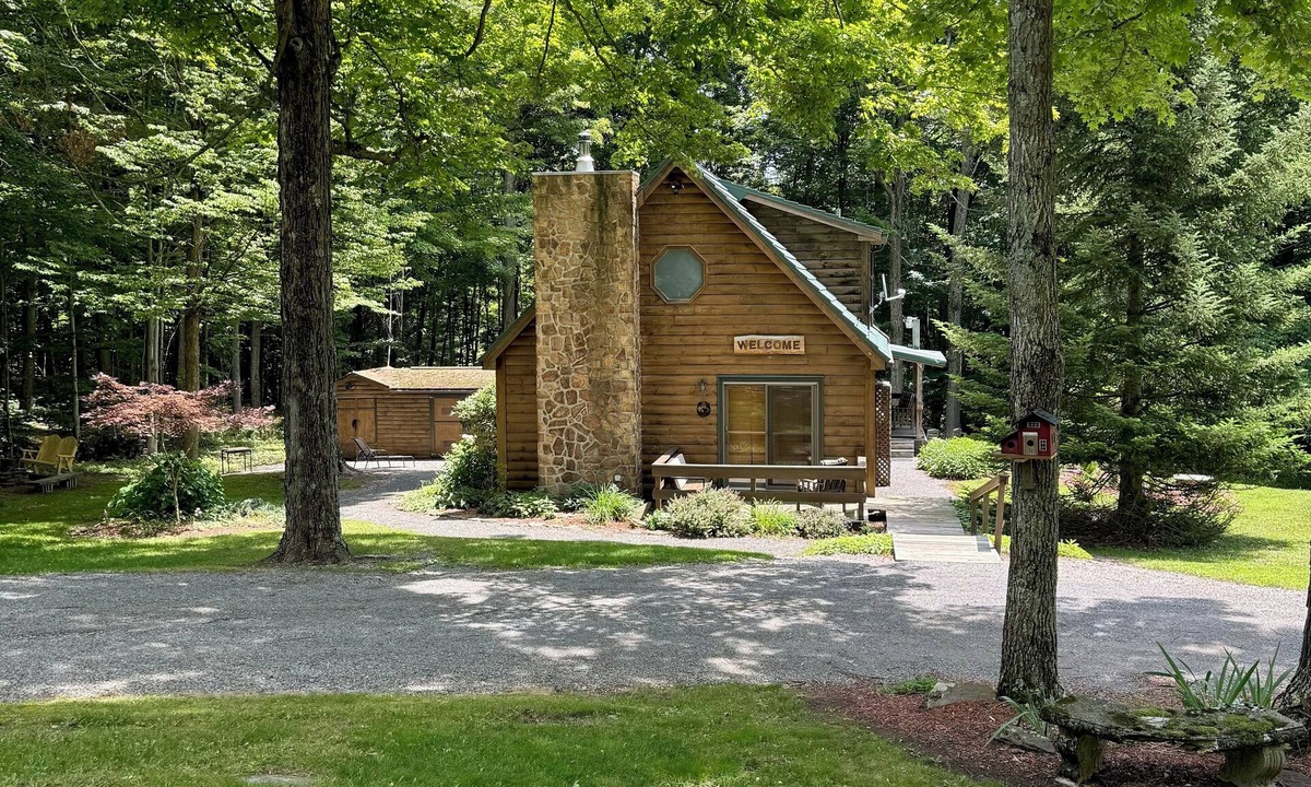 Dushore Cabin | Peaceful & Serene 🦌 Cozy Hillside Cabin ☀️ Koi Pond 🐸 Pet Friendly 🐕