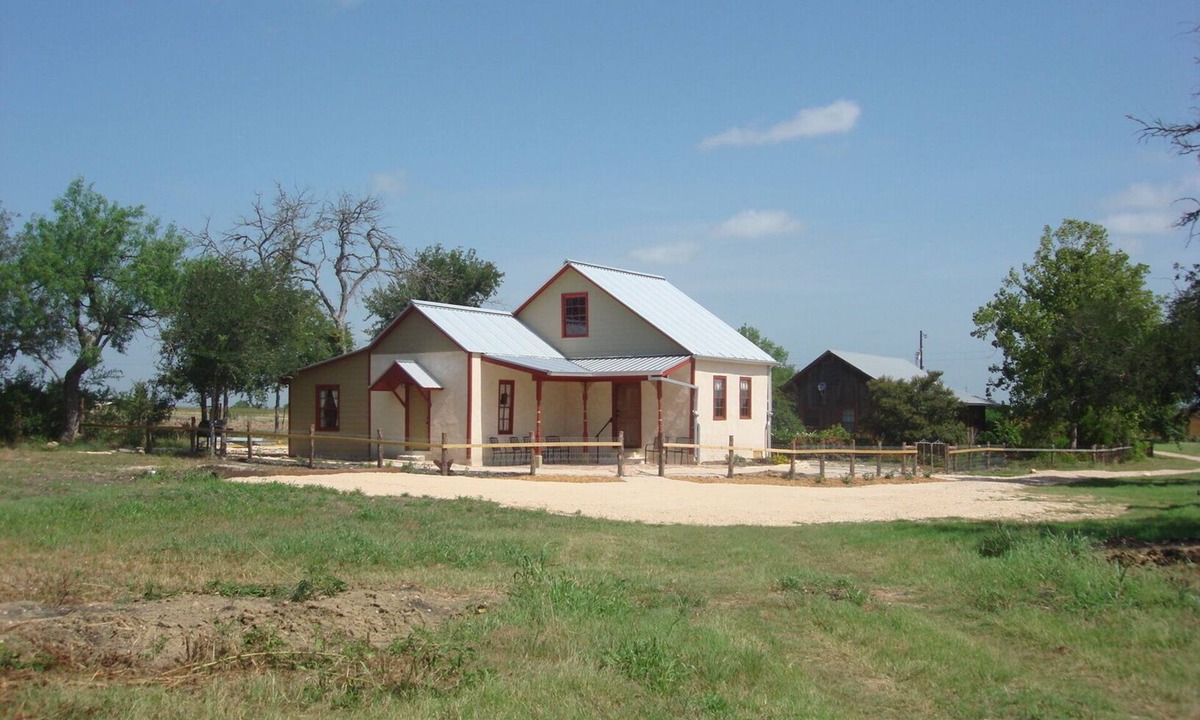 Seguin House | Peaceful setting 10 minutes to New Braunfels, San Marcos or Seguin