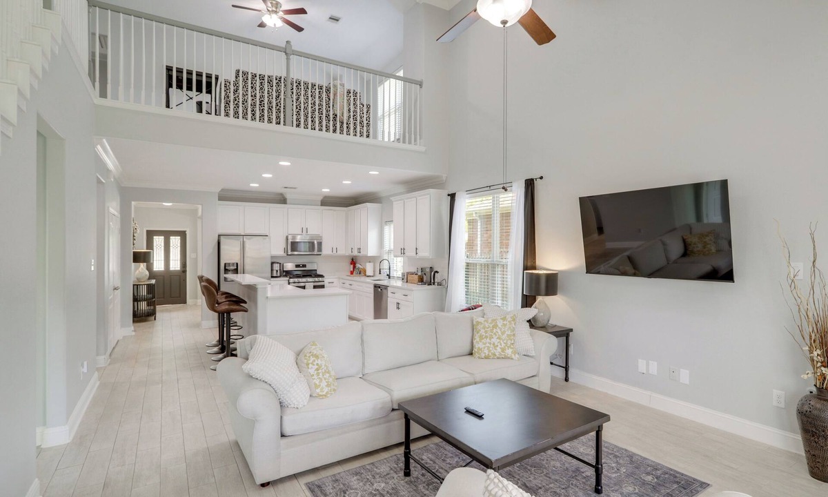 Indian Springs House | Peaceful Setting: The Woodlands Creekside Retreat