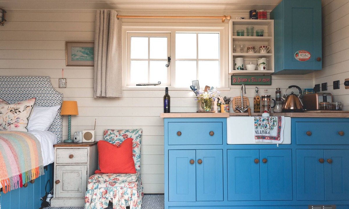 Bilsington Cabin | Peaceful shepherd's hut for secluded rural relaxation.