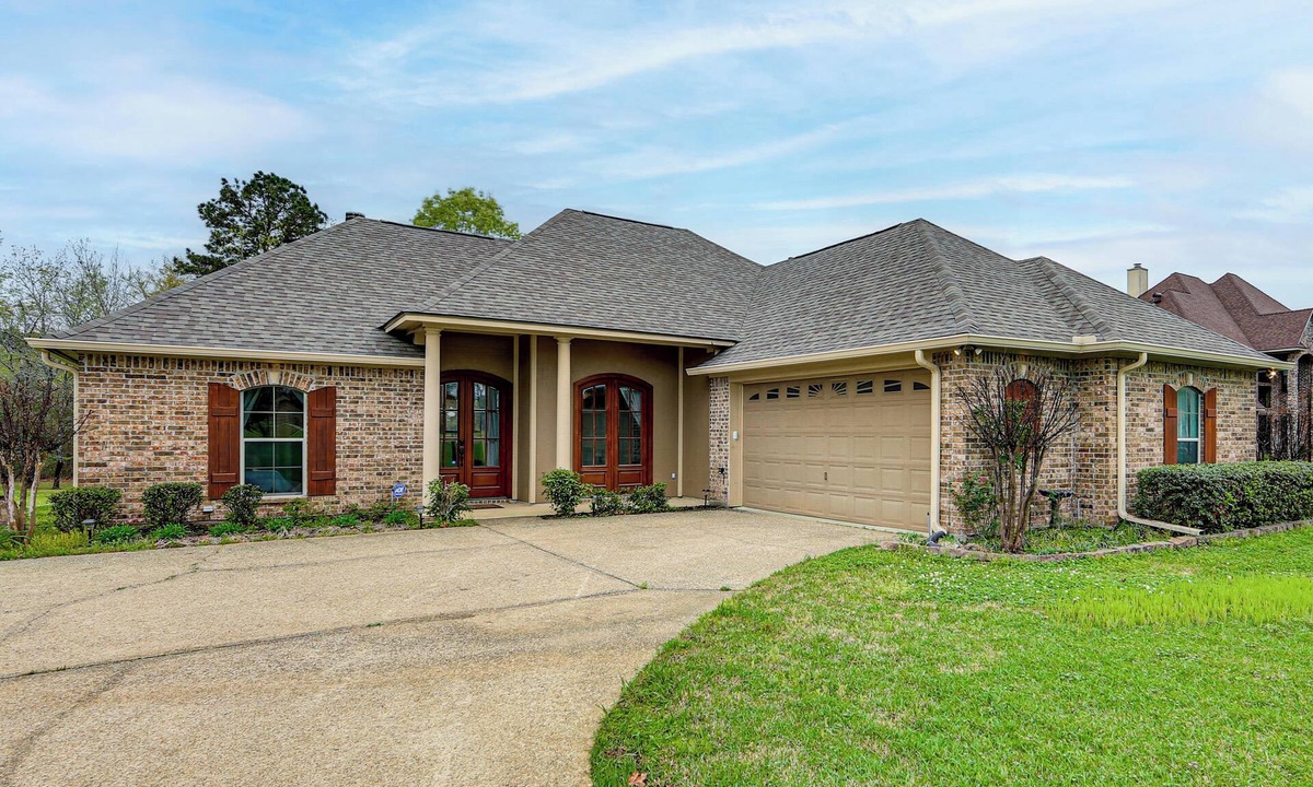 Shreveport House | Peaceful Shreveport Retreat w/Deck + Yard!