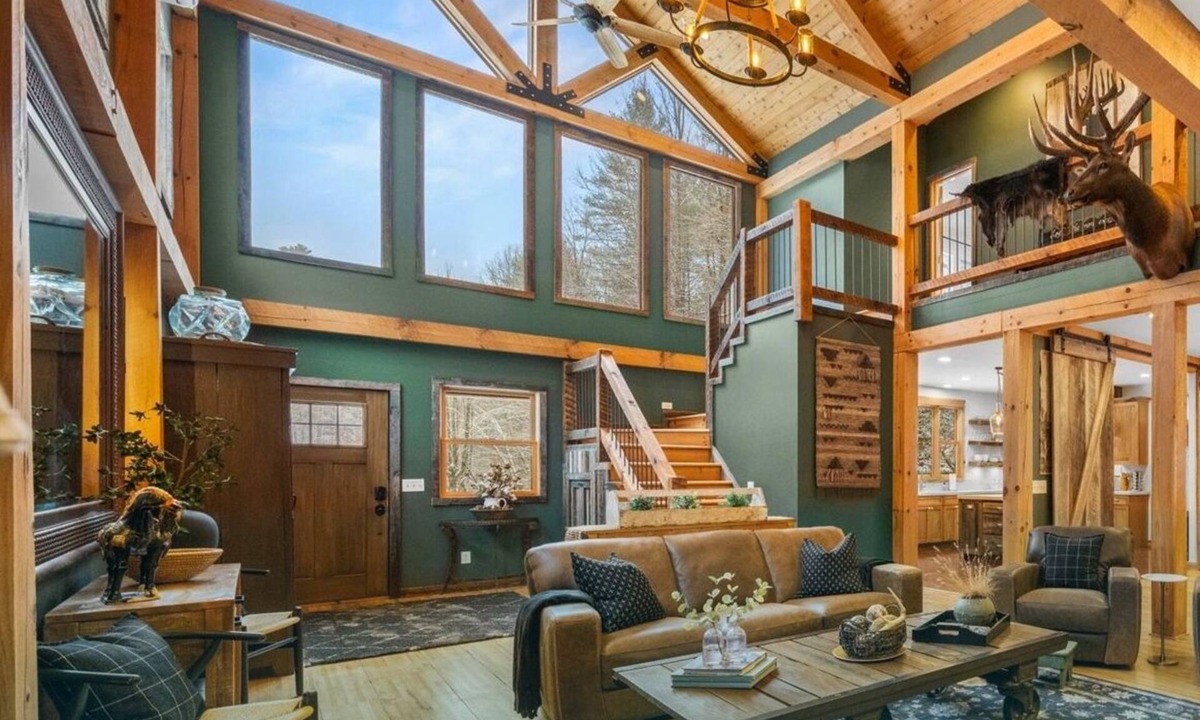 Townsend House | Peaceful Side Retreat Acreage Game Room 7 Bedrooms