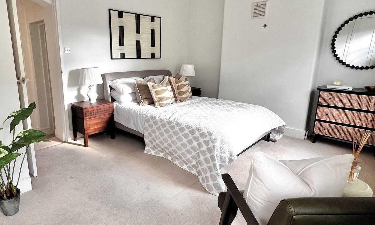 Parsons Green and Walham House | Peaceful & Spacious cottage in Fulham