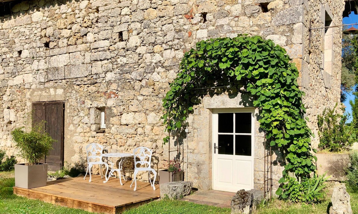 Cumont House | Peaceful Stay at Gîte du Château des Fours in Historic Cumont