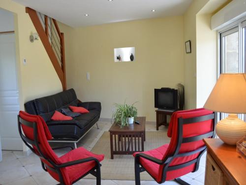 Isigny-le-Buat House | Peaceful Stay near Lake